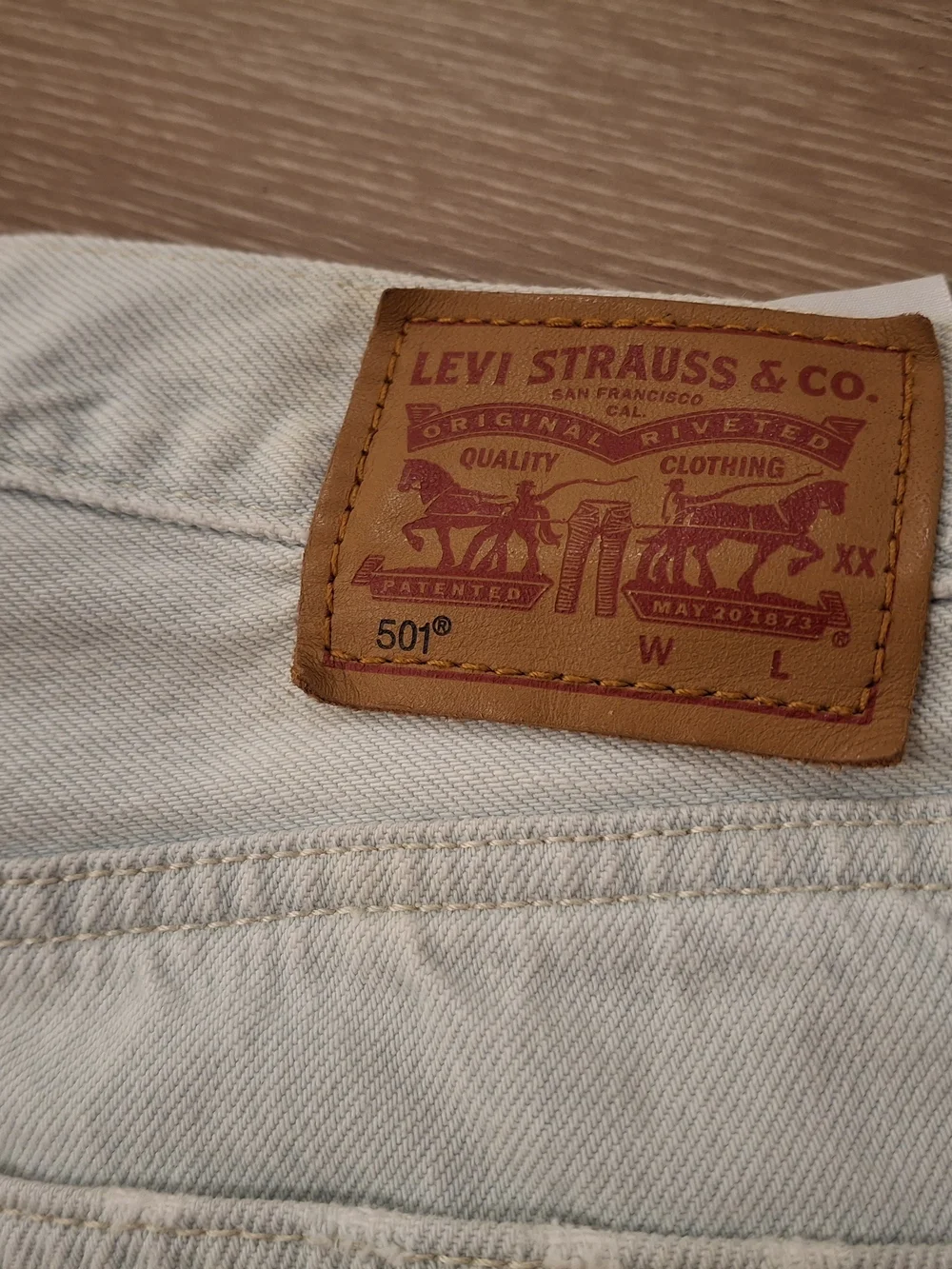 Levi’s 501 Original Women’s Denim Shorts Size 28 Bleach Wash Distressed